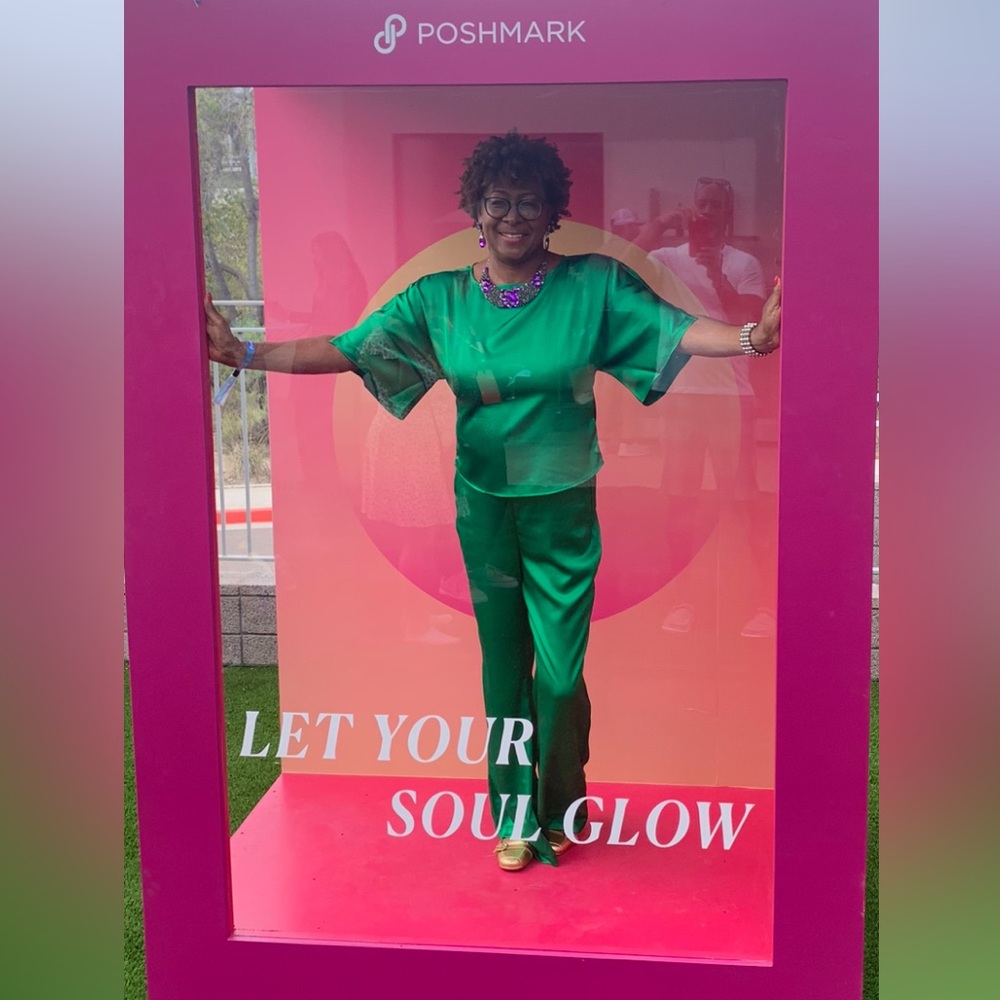 $25 Poshmark Gift Card Giveaway - Picture 4 of 12